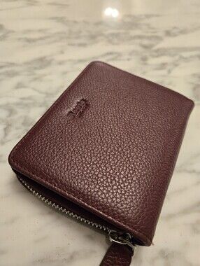Roots Pebbled Zip Wallet in Burgundy